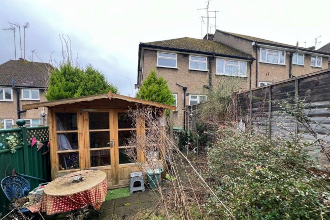 12 Kenton Gardens, St Albans AL1 1JS 10