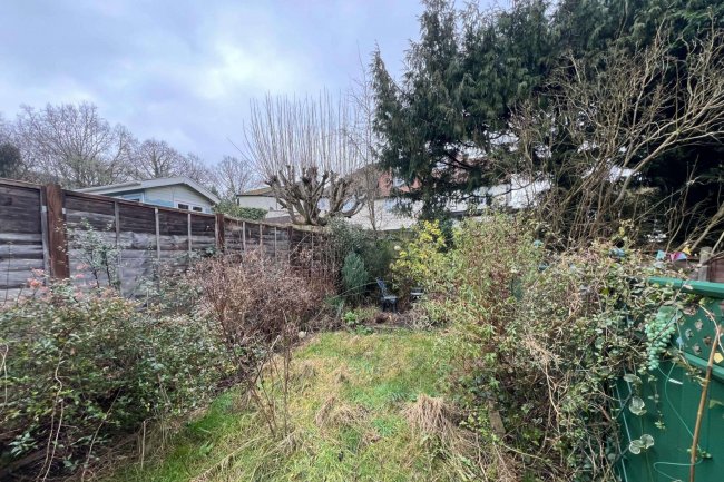 12 Kenton Gardens, St Albans AL1 1JS 10