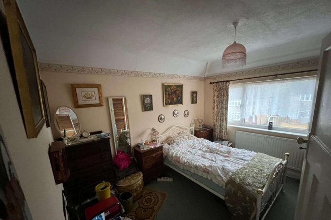 12 Kenton Gardens, St Albans AL1 1JS 10