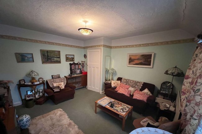 12 Kenton Gardens, St Albans AL1 1JS 10