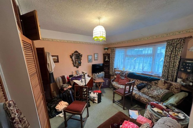 12 Kenton Gardens, St Albans AL1 1JS 10