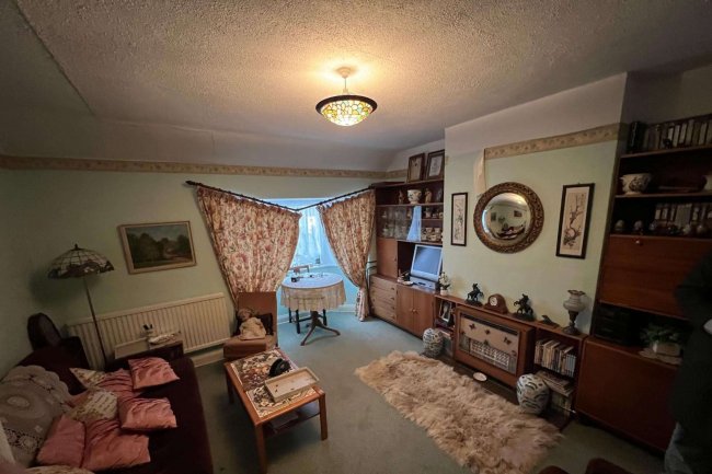 12 Kenton Gardens, St Albans AL1 1JS 10