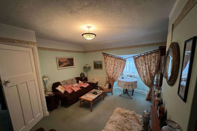 12 Kenton Gardens, St Albans AL1 1JS 10