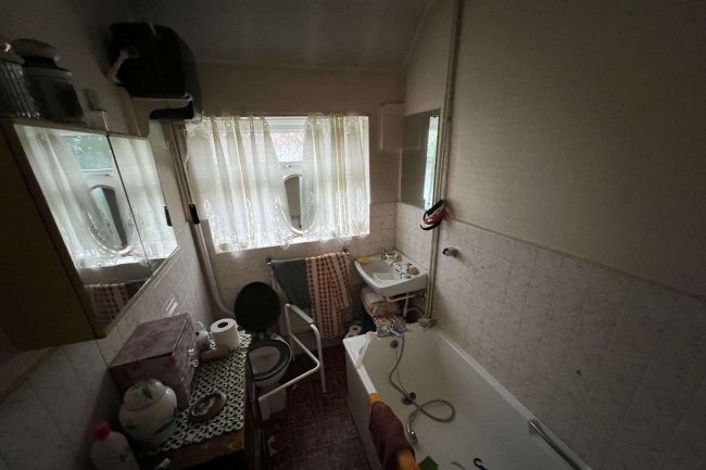 12 Kenton Gardens, St Albans AL1 1JS 10