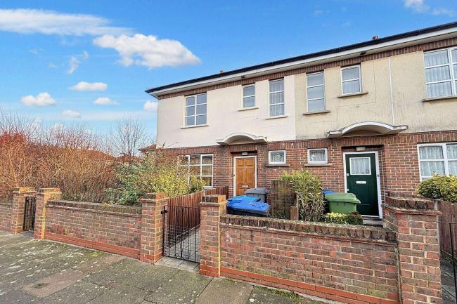 Flat B, 10 Chesham Street, Neasden, London NW10 0AX 3