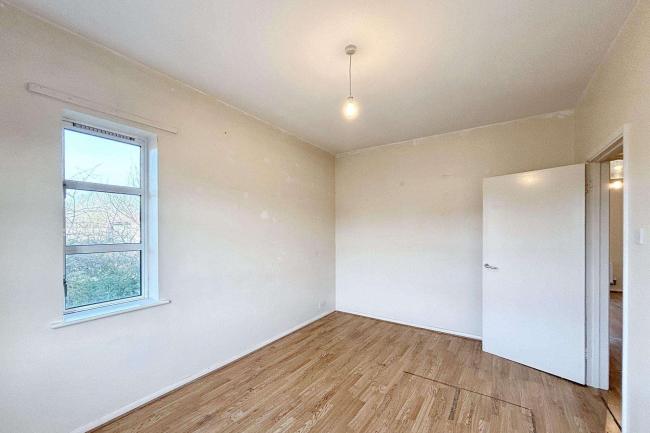 Flat B, 10 Chesham Street, Neasden, London NW10 0AX 3