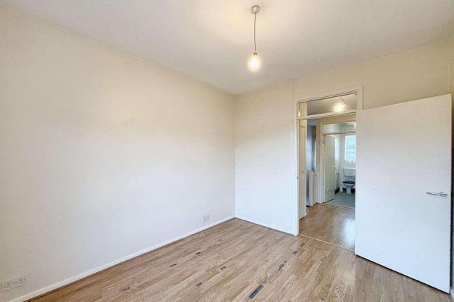Flat B, 10 Chesham Street, Neasden, London NW10 0AX 3