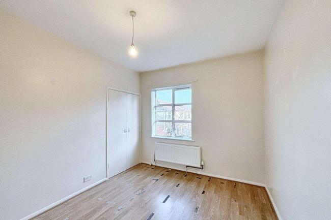 Flat B, 10 Chesham Street, Neasden, London NW10 0AX 3