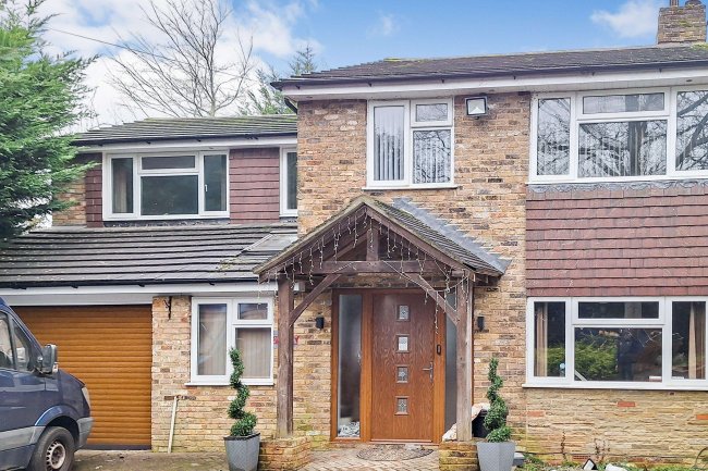 5 Cheniston Grove, Maidenhead, SL6 4LN 9