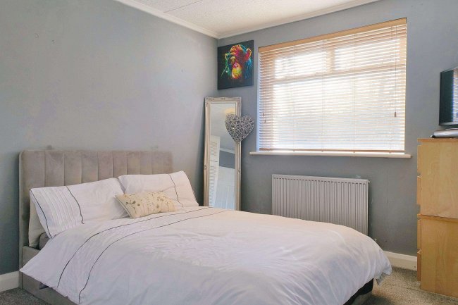 198A Eversley Avenue, Bexleyheath, DA7 6SW 5