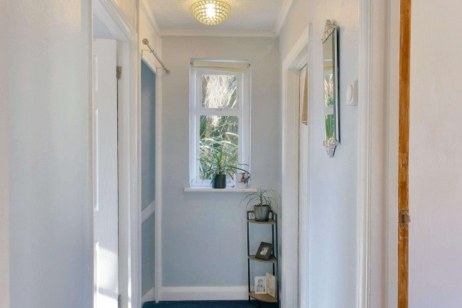 198A Eversley Avenue, Bexleyheath, DA7 6SW 5