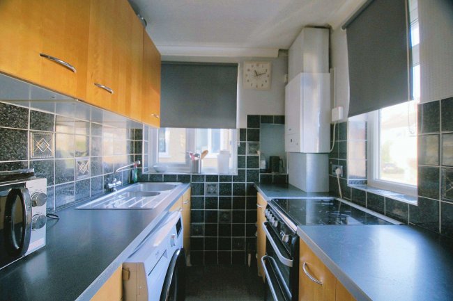 198A Eversley Avenue, Bexleyheath, DA7 6SW 5