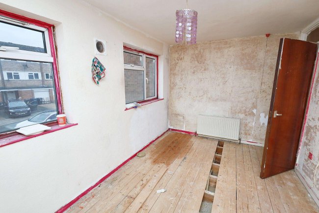 9 Merlin Close, Northolt UB5 6JG 8