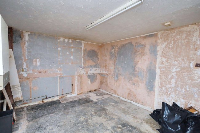 9 Merlin Close, Northolt UB5 6JG 8