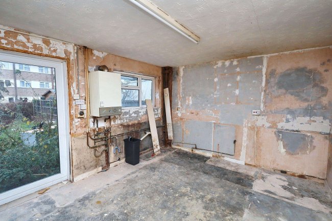 9 Merlin Close, Northolt UB5 6JG 8