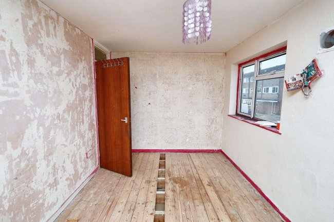 9 Merlin Close, Northolt UB5 6JG 8