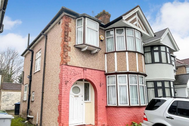 8 Roe Green, London, NW9 0NY 10