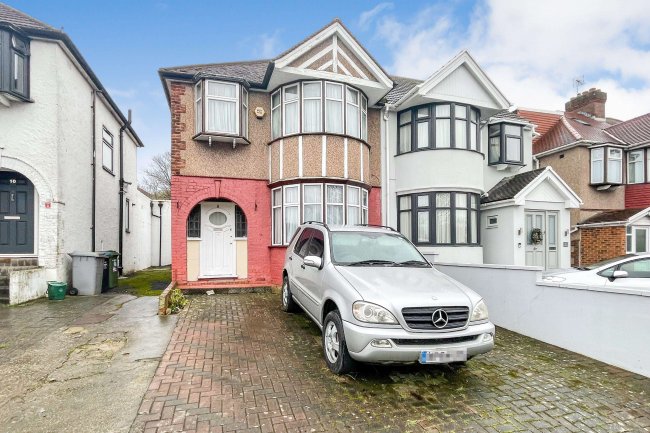 8 Roe Green, London, NW9 0NY 10