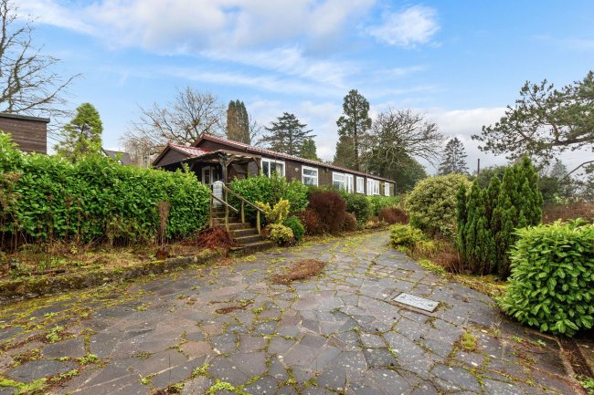 3 Hilltop Walk, Woldingham, Caterham, Surrey, CR3 7LJ 4