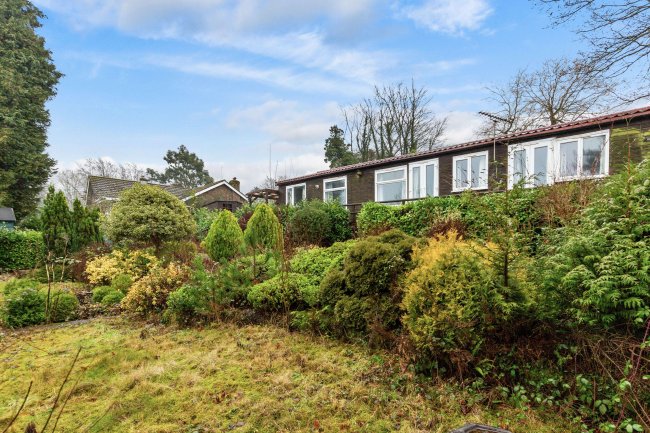 3 Hilltop Walk, Woldingham, Caterham, Surrey, CR3 7LJ 4