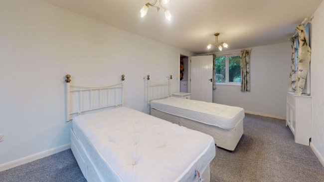 3 Hilltop Walk, Woldingham, Caterham, Surrey, CR3 7LJ 4