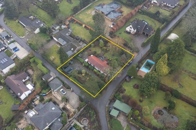 3 Hilltop Walk, Woldingham, Caterham, Surrey, CR3 7LJ 4