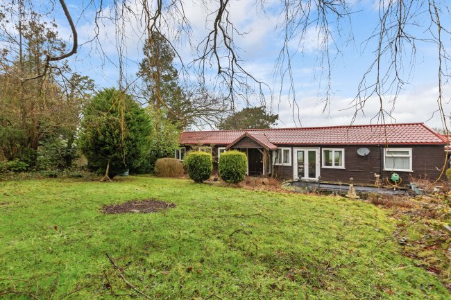 3 Hilltop Walk, Woldingham, Caterham, Surrey, CR3 7LJ 4