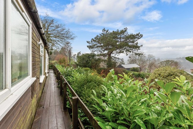 3 Hilltop Walk, Woldingham, Caterham, Surrey, CR3 7LJ 4