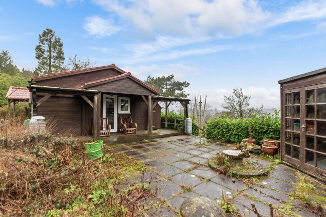 3 Hilltop Walk, Woldingham, Caterham, Surrey, CR3 7LJ 4