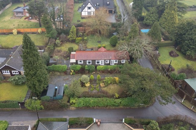 3 Hilltop Walk, Woldingham, Caterham, Surrey, CR3 7LJ 4