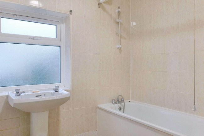26a Thornbury Road, Streatham Hill, London SW2 4DJ 4