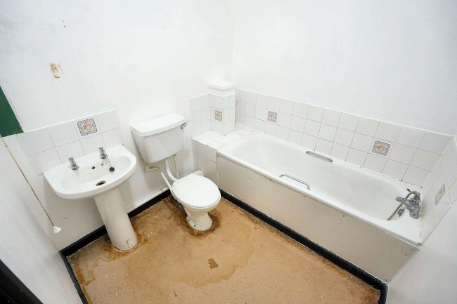 3 Cedar House, Byron Road, Devizes, Wiltshire, SN10 5FA 4