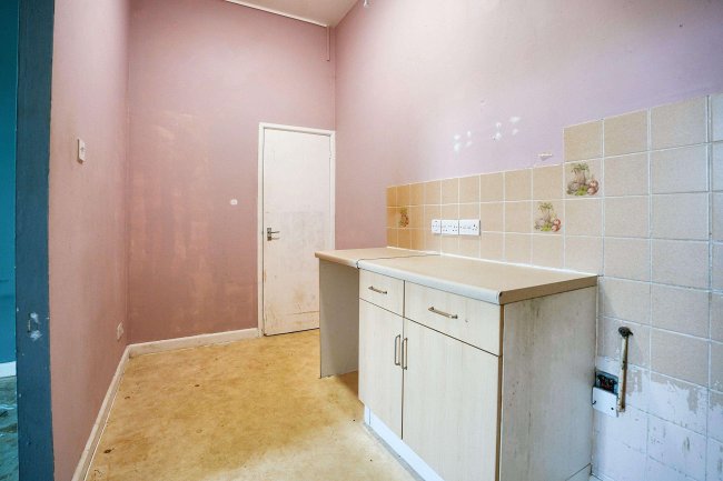 3 Cedar House, Byron Road, Devizes, Wiltshire, SN10 5FA 4