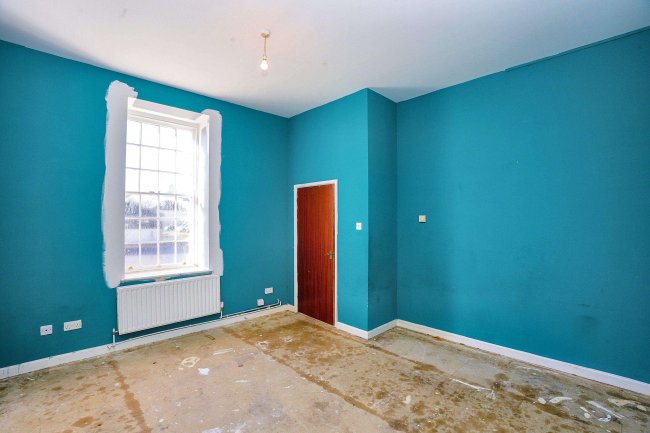 3 Cedar House, Byron Road, Devizes, Wiltshire, SN10 5FA 4