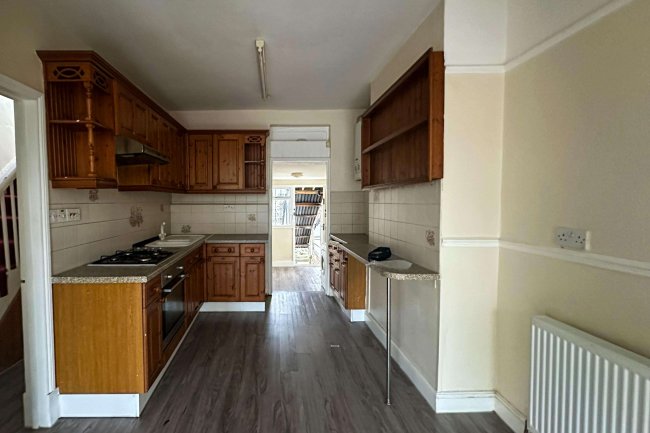 86 High Street, Penge, London, SE20 7HB 40