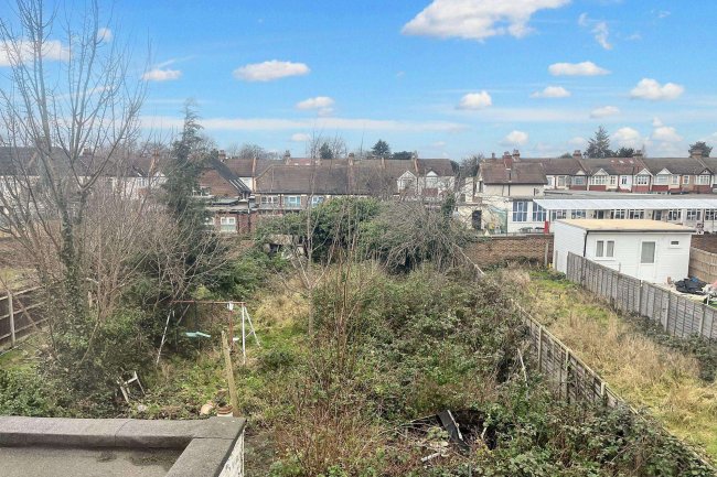 18 Heathview Road, Thornton Heath, Surrey CR7 7PL 10