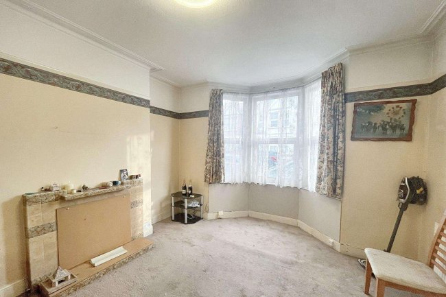 18 Heathview Road, Thornton Heath, Surrey CR7 7PL 10