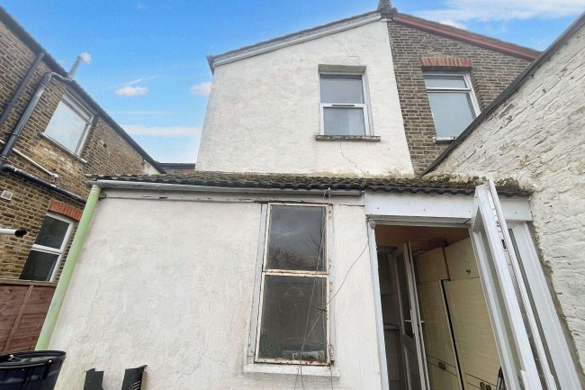 18 Heathview Road, Thornton Heath, Surrey CR7 7PL 10