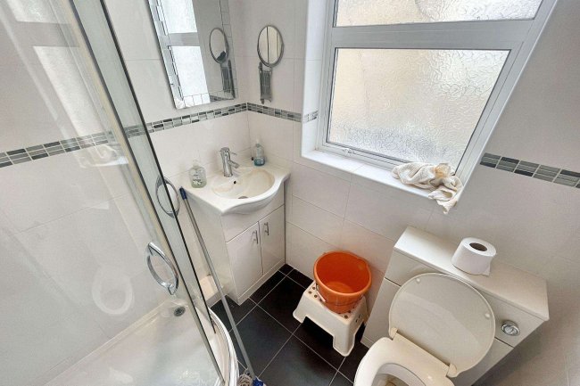 18 Heathview Road, Thornton Heath, Surrey CR7 7PL 10