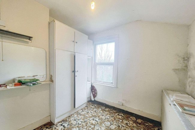 18 Heathview Road, Thornton Heath, Surrey CR7 7PL 10