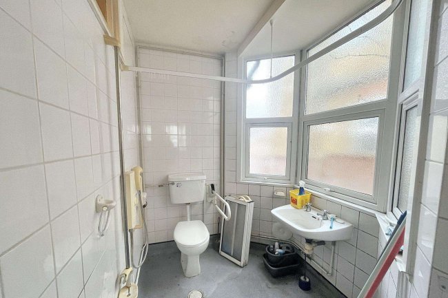 18 Heathview Road, Thornton Heath, Surrey CR7 7PL 10