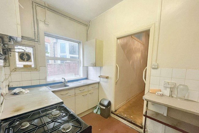 18 Heathview Road, Thornton Heath, Surrey CR7 7PL 10