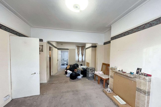 18 Heathview Road, Thornton Heath, Surrey CR7 7PL 10