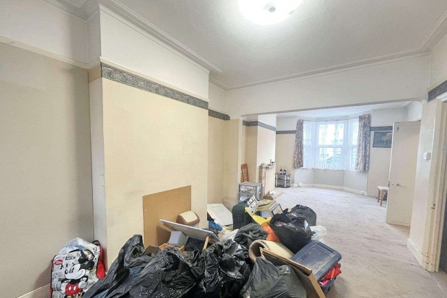 18 Heathview Road, Thornton Heath, Surrey CR7 7PL 10