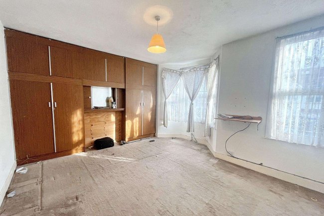 18 Heathview Road, Thornton Heath, Surrey CR7 7PL 10