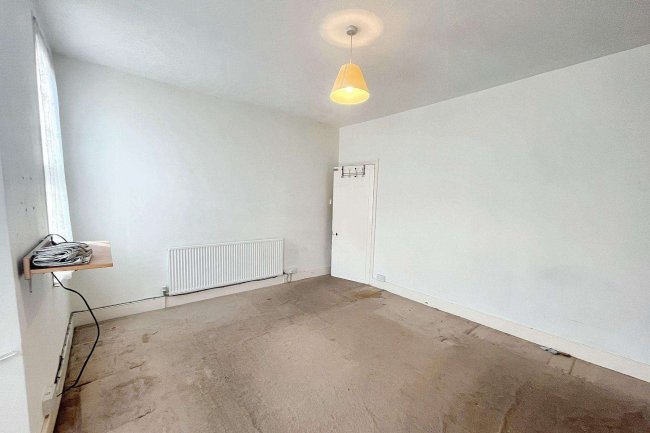 18 Heathview Road, Thornton Heath, Surrey CR7 7PL 10