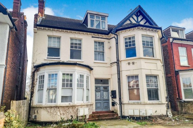 Flat B, 3 Dollis Hill Lane, Neasden, London NW2 6JH 4