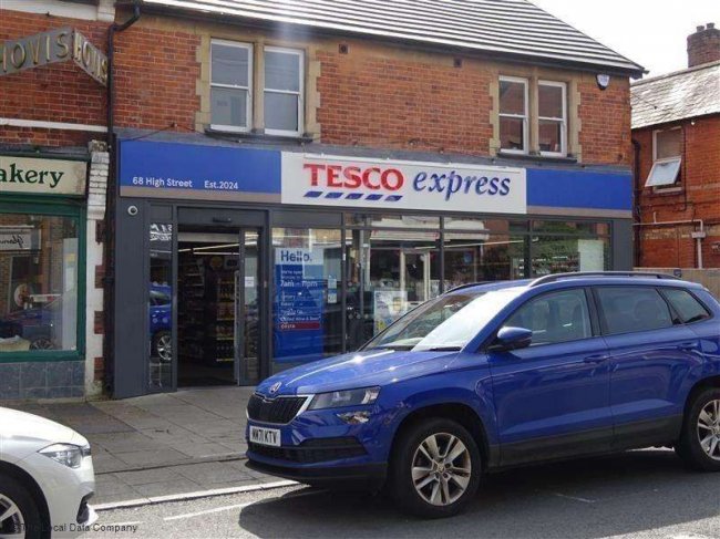 First Floor Flat, 68 High Street, Sunninghill, Ascot, SL5 9NN 9