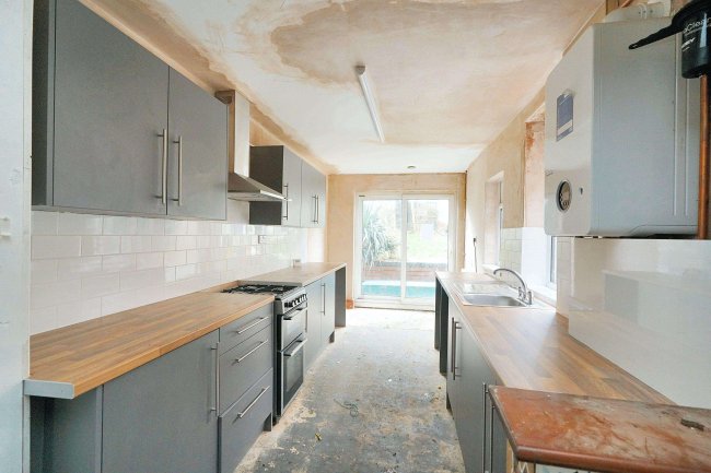 9 Ogle Street, Hucknall, Nottingham, NG15 7FQ 10