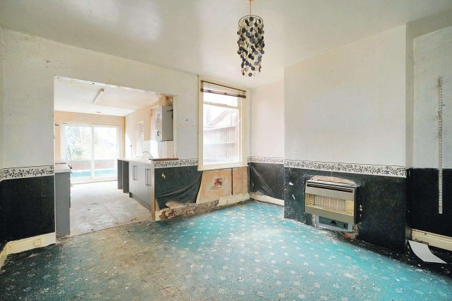 9 Ogle Street, Hucknall, Nottingham, NG15 7FQ 10